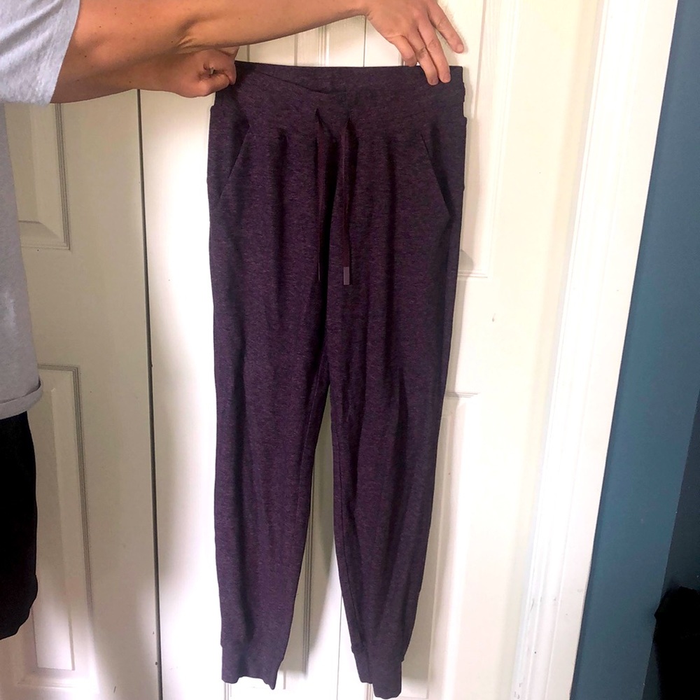 COMFY LIKE-NEW LULU JOGGERS!